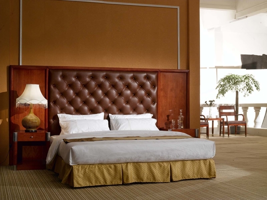 Weiße Plattform-Hotel-Schlafzimmer-Möbel stellen mit den Eichen-festen hölzernen Beinen ein